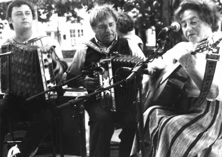 3falkner1.jpg - 26127 Bytes